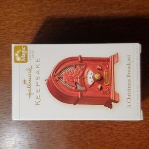 HALLMARK Keepsake "A Christmas Broadcast" Ornament